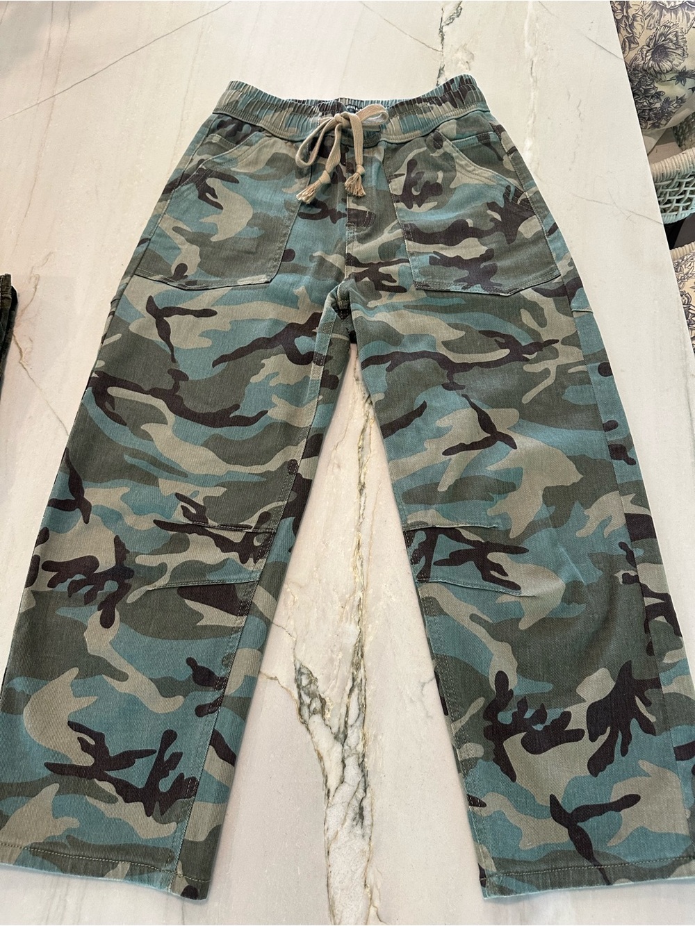 Camo cropped drawstring barrel pants - Green Camouflage